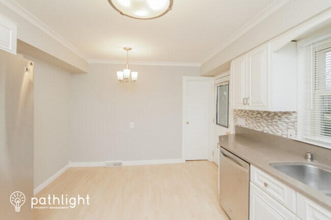 Building Photo - 10212 N Sunnycrest Drive, Mequon, WI, 53092