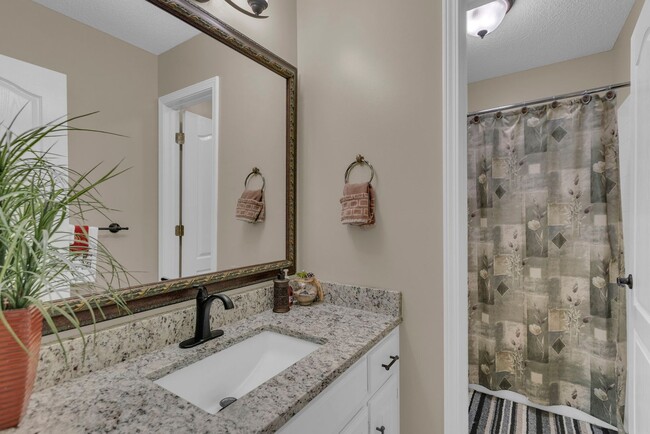 Building Photo - Wonderful 4 Bedroom Home in Palisades Park
