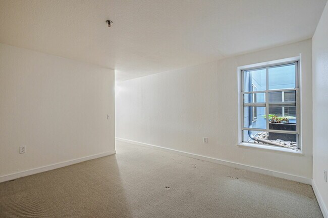 Building Photo - 175 Bluxome St