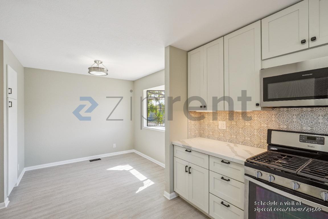 Building Photo - 225 Moana Pl