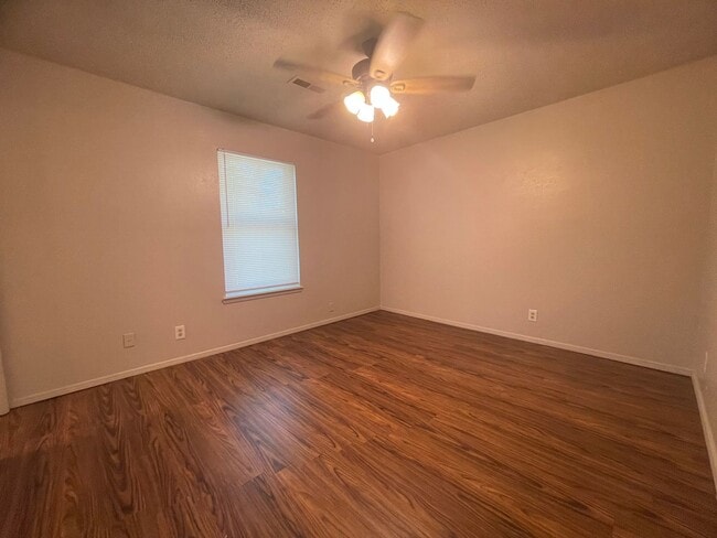 Building Photo - Cute Glenpool 3BD/1.5 BA near High School