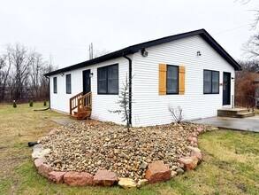 Building Photo - Move in Ready - 4191 State Route 162, Pontoon Beach