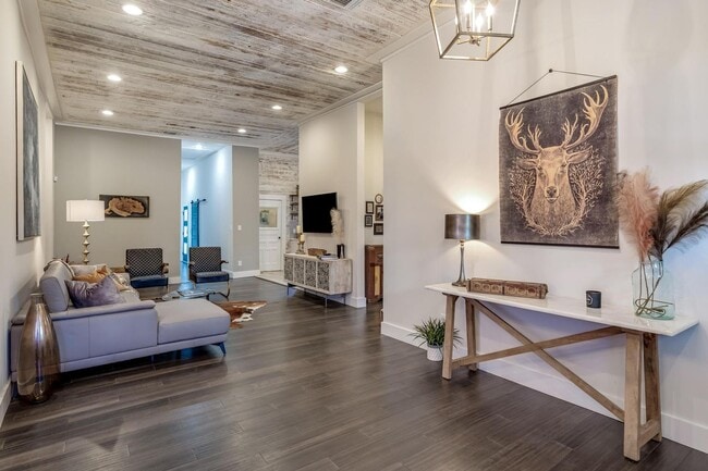 Building Photo - Fully Furnished Sleeps 8 with 3 Full Bedrooms and 3 full baths  Parking behind the secured gate