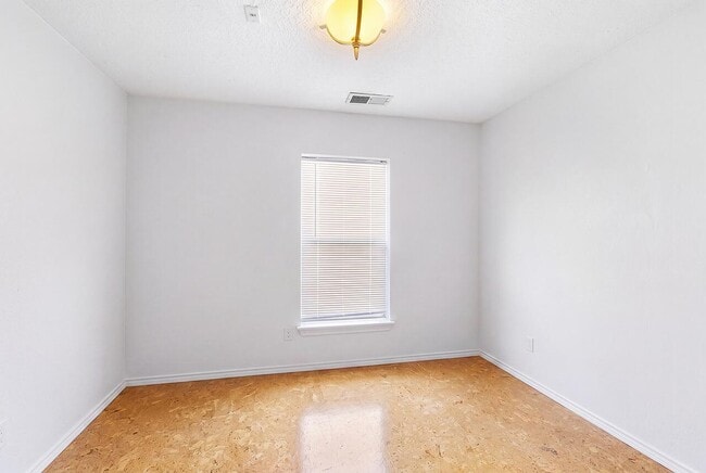 Building Photo - 4920 La Cienega St NW
