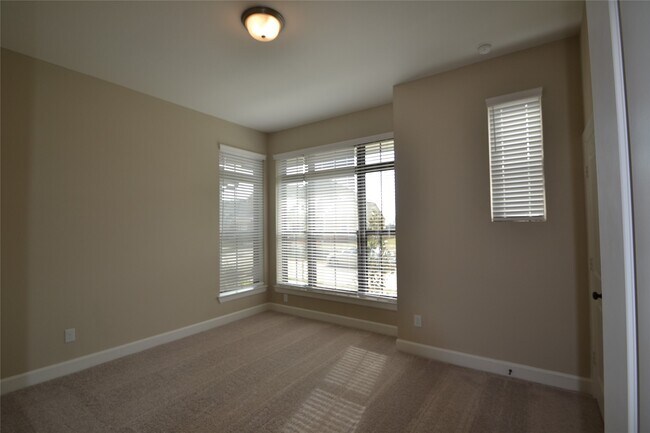 Building Photo - 3207 Kindred Wy