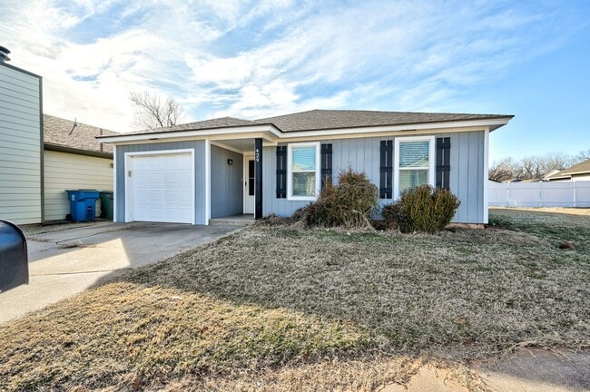 Building Photo - 3 Bed, 2 Bath Home Near UCO and Hafer Park