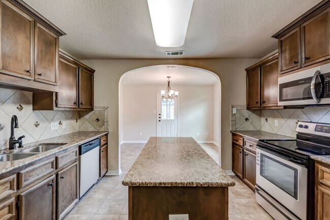 Building Photo - 2405 Coy Dr