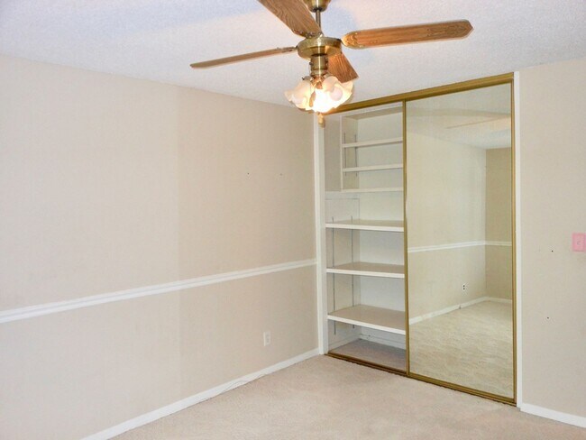 Building Photo - FOR RENT: Charming Single Level House, Pri...