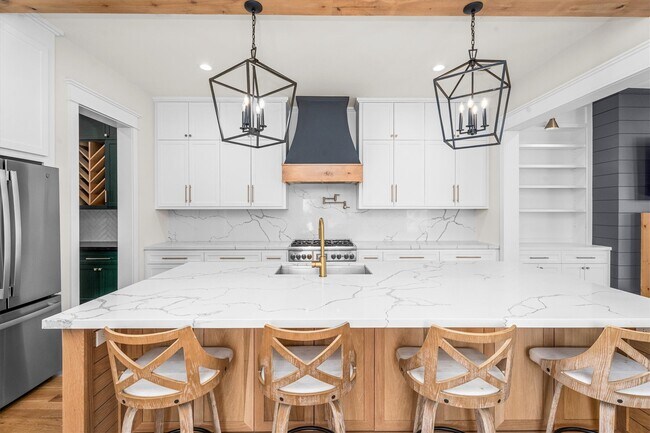 Building Photo - 726 E 28th St