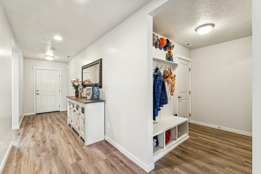 Building Photo - 4233 N Price Ave