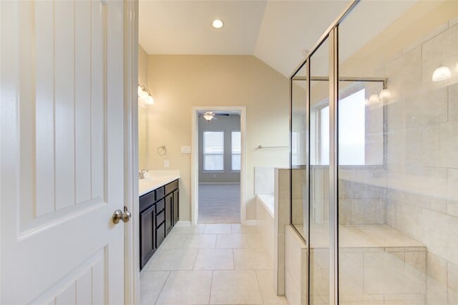 Building Photo - 6519 Point Hollow Ln