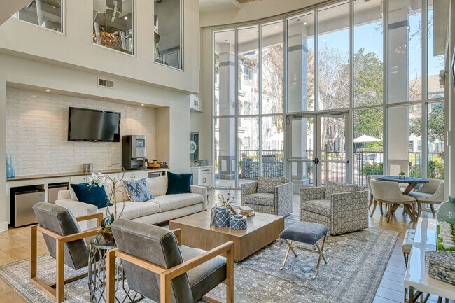 Building Photo - 3300 Cummins St