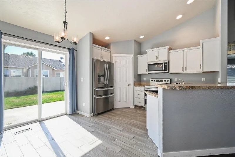 Building Photo - 2114 N Rosedust Dr