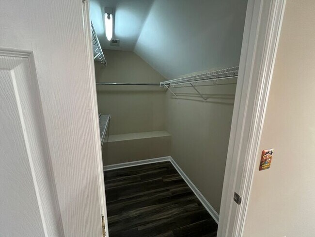 Building Photo - 60 Mineola Ave