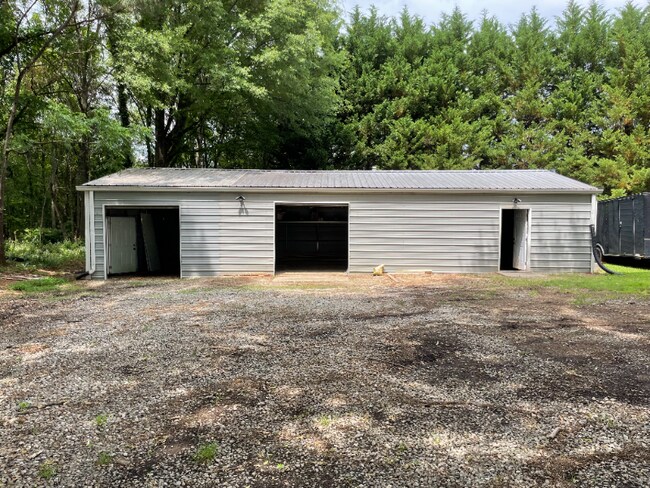 Building Photo - 681 N Cherokee Rd