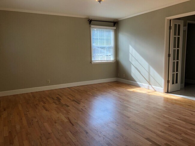 Building Photo - Elegant and Luxury home in Medina, 5 bedro...