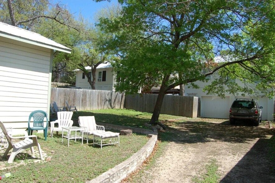 Building Photo - 1903 David St