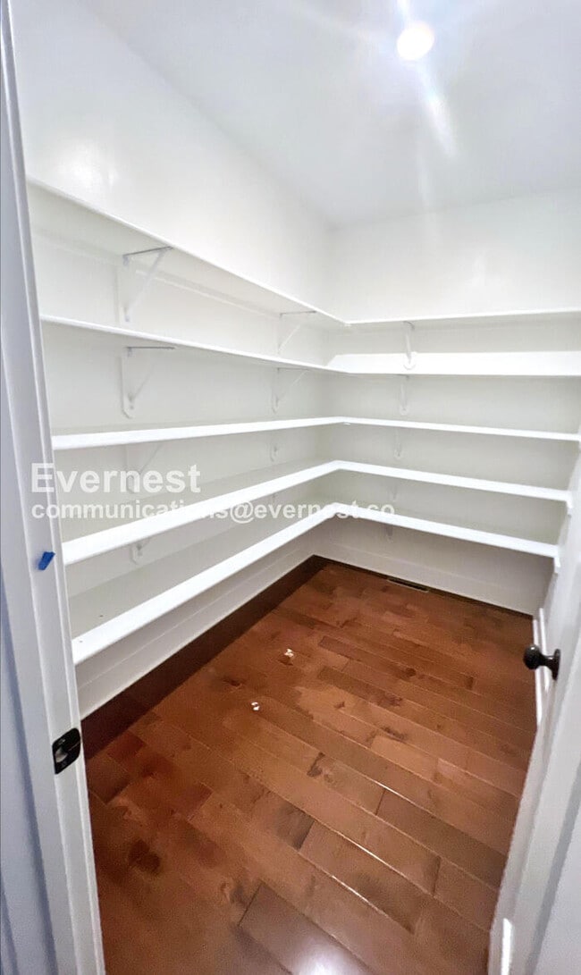 Building Photo - 509 SW Brummel Rd