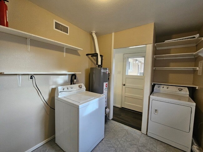 Building Photo - 1059 Worchester St