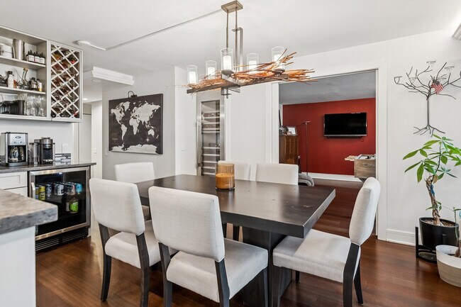 Building Photo - 1030 N State St