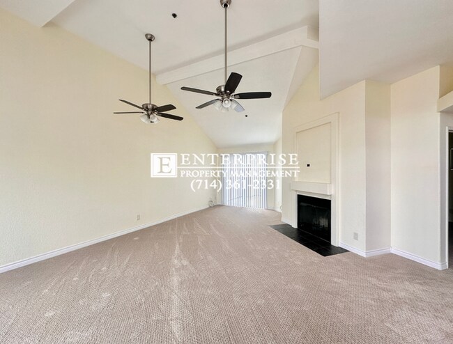 Building Photo - Top-Floor 2-Bed Condo in Huntington Beach | Walk to Beach