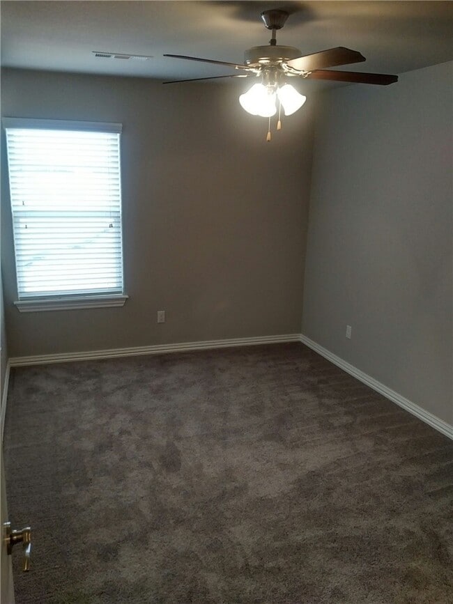 Building Photo - 2725 W Kilimanjaro Way