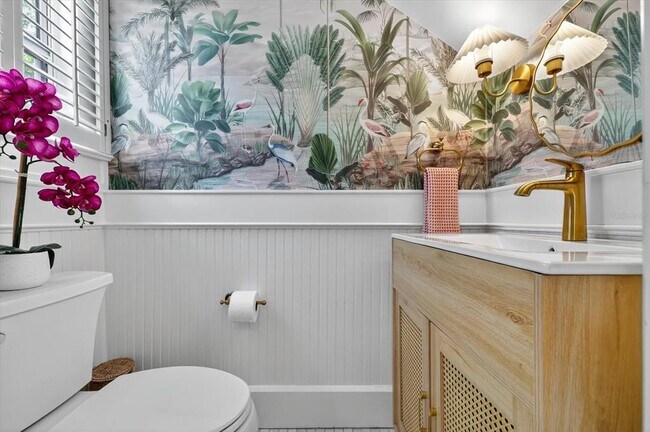 Building Photo - 235 10th Ave NE