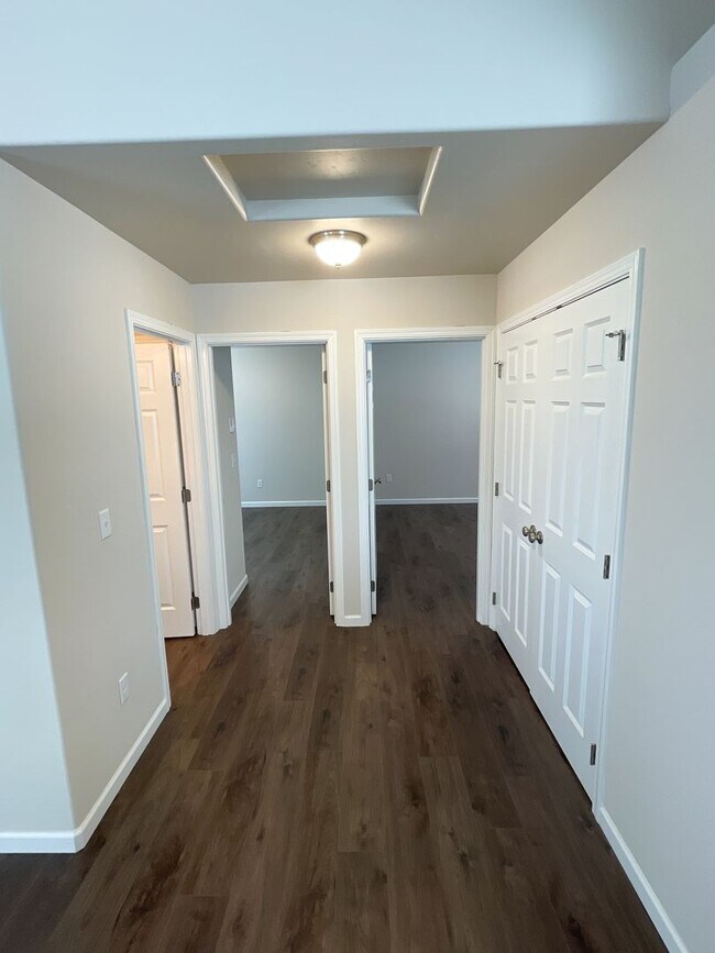 Building Photo - 275 Rickenbacker Ave