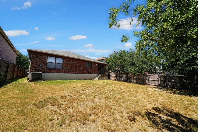 Building Photo - Move-in Ready Home Available in Converse -...