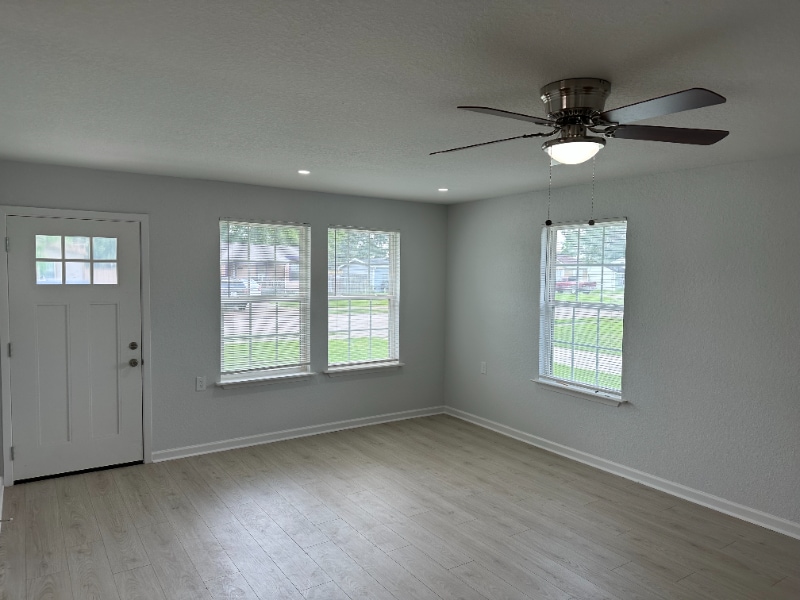 Building Photo - 133 Huisache St