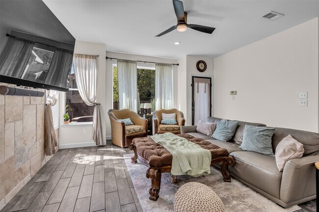 Building Photo - 55 S Bethany Bend Cir