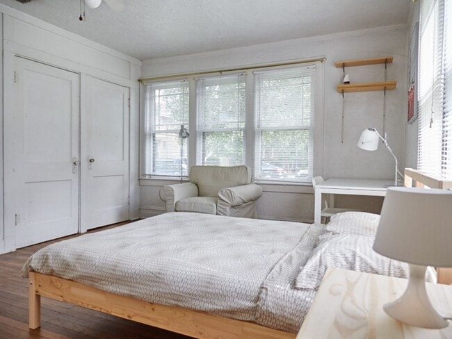 Building Photo - R0504