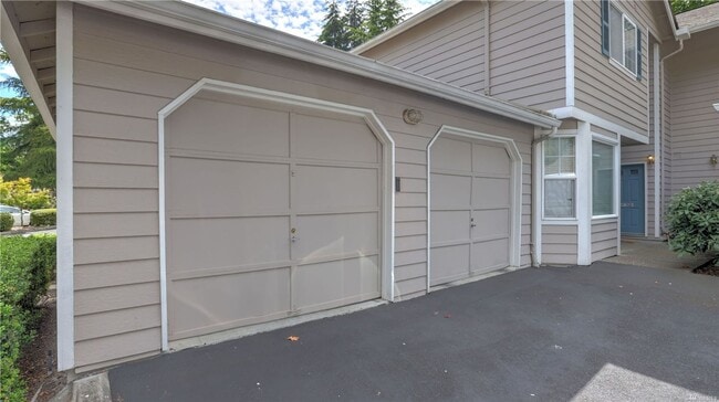 Building Photo - 2bd/2.5ba Kenmore Townhome