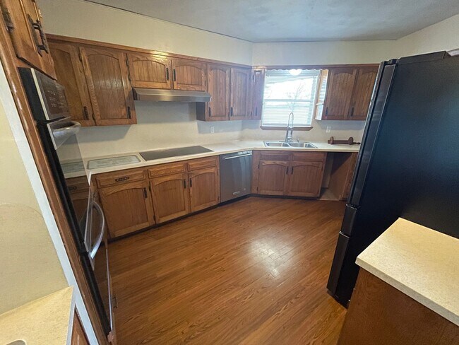 Building Photo - 552 Lawson Ln