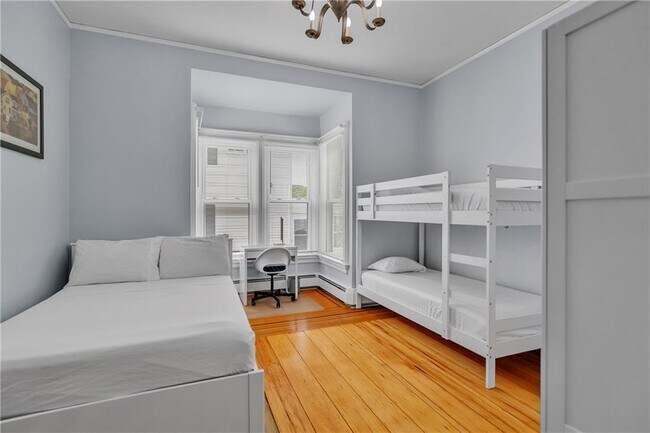 Building Photo - 585 Plainfield St