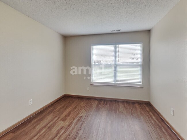 Building Photo - 10525 Kensil St