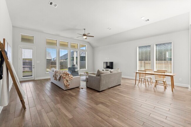 Building Photo - 15949 Hayes Mkt Lp