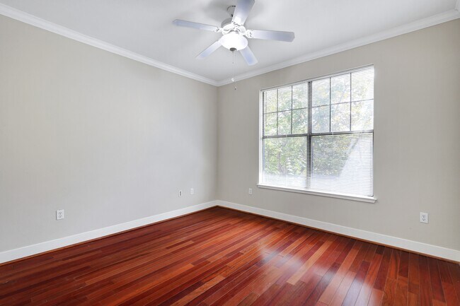 Building Photo - 7342 Oak Manor Dr