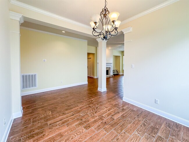 Building Photo - 3015 Gilford Ln