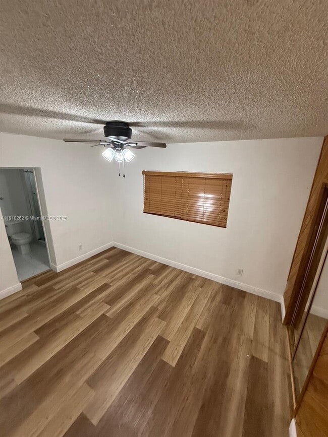 Building Photo - 8401 SW 33rd Terrace