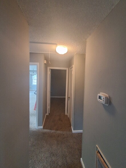 Building Photo - 2541 Huntington Dr