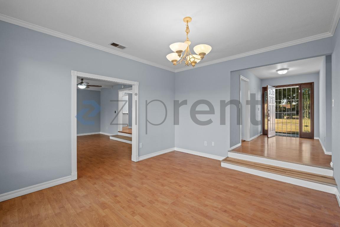 Building Photo - Unit