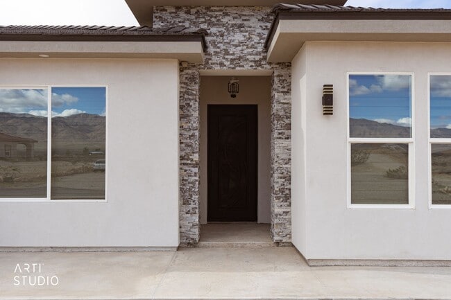 Building Photo - Beautiful, Brand-New 4 Bedroom Home in Scenic AZ