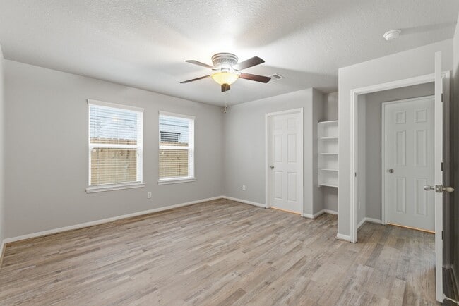 Building Photo - 4910 Conifer Ridge Way