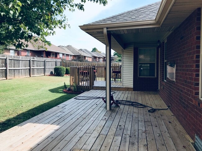 Building Photo - Executive Rental All Brick Home near South...