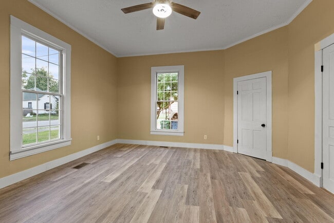 Building Photo - 216 N 2nd St