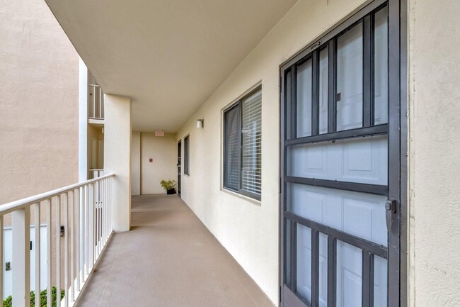 Building Photo - 7240 Huntington Ln