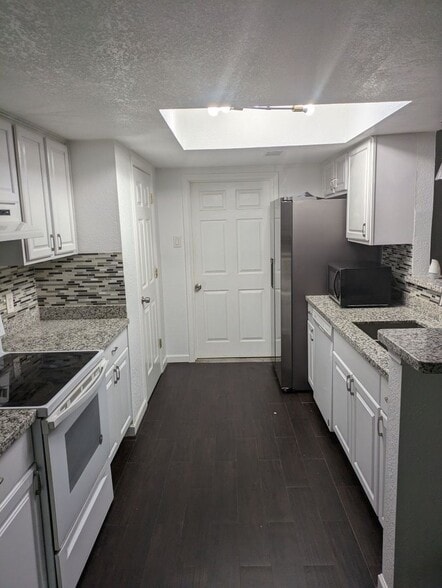 Building Photo - 11127 Sageview Dr