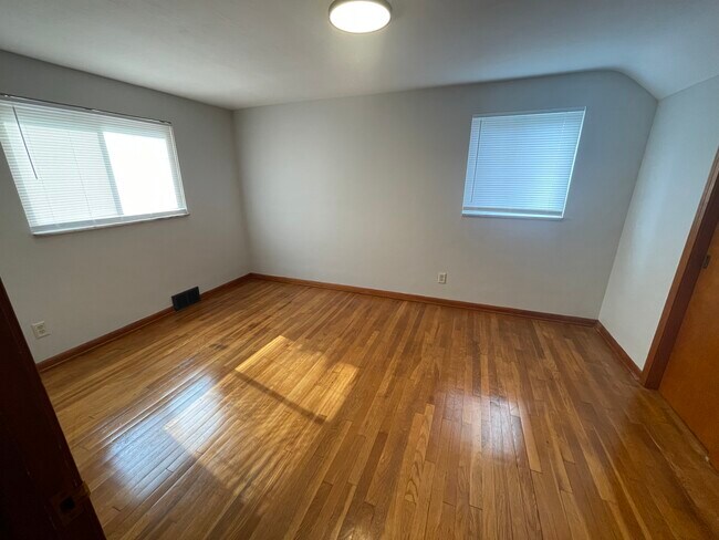 Spare bedroom - 1630 Fiat St