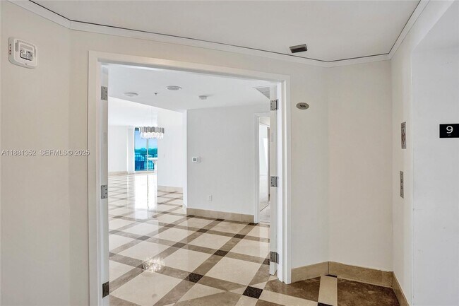 Building Photo - 100 S Birch Rd